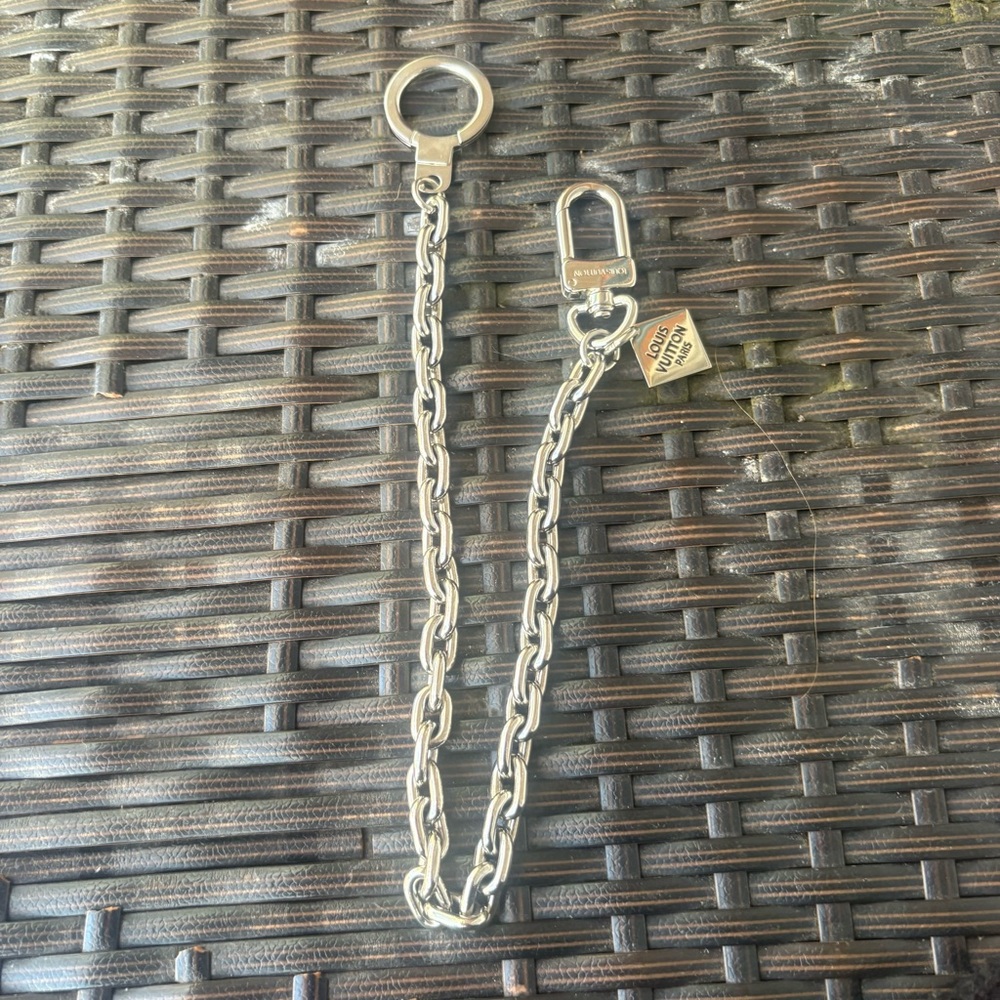 Louis Vuitton Silver Chain Key Holder - Picture 2 of 9